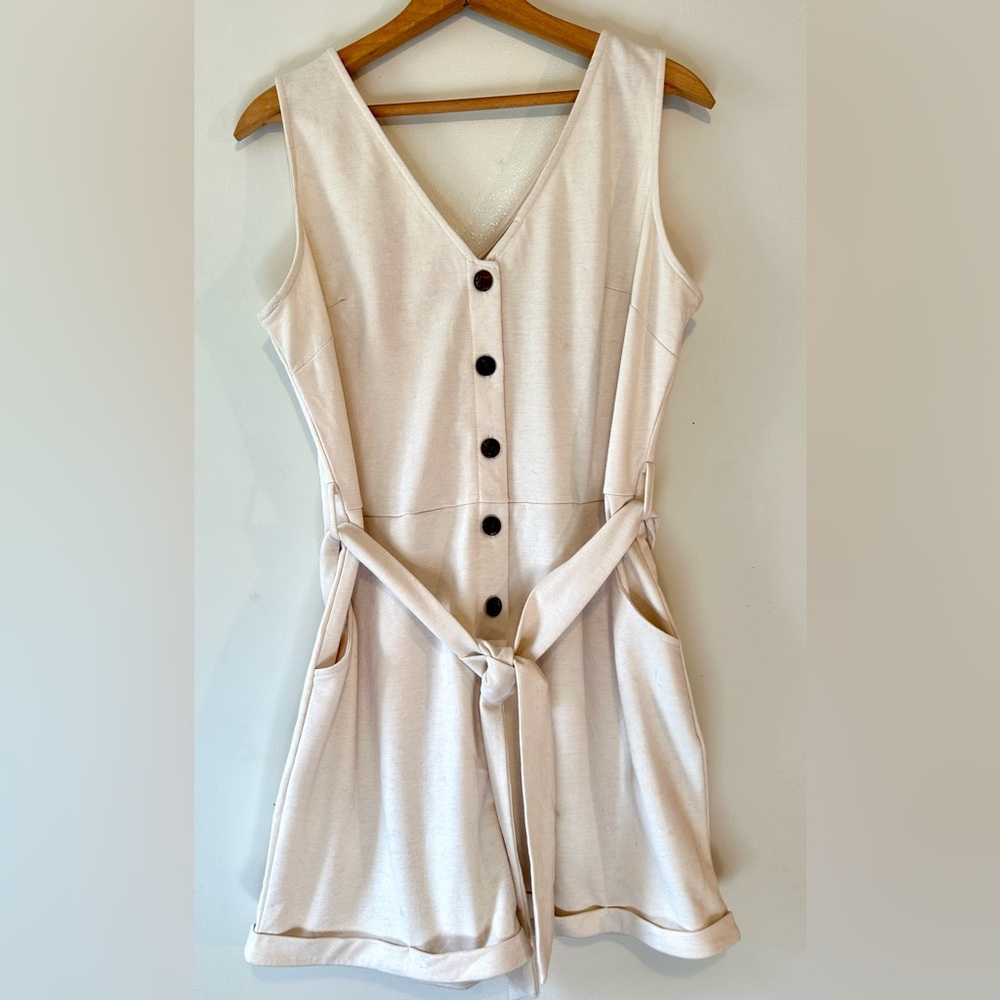 Super cute and comfortable romper- sz L